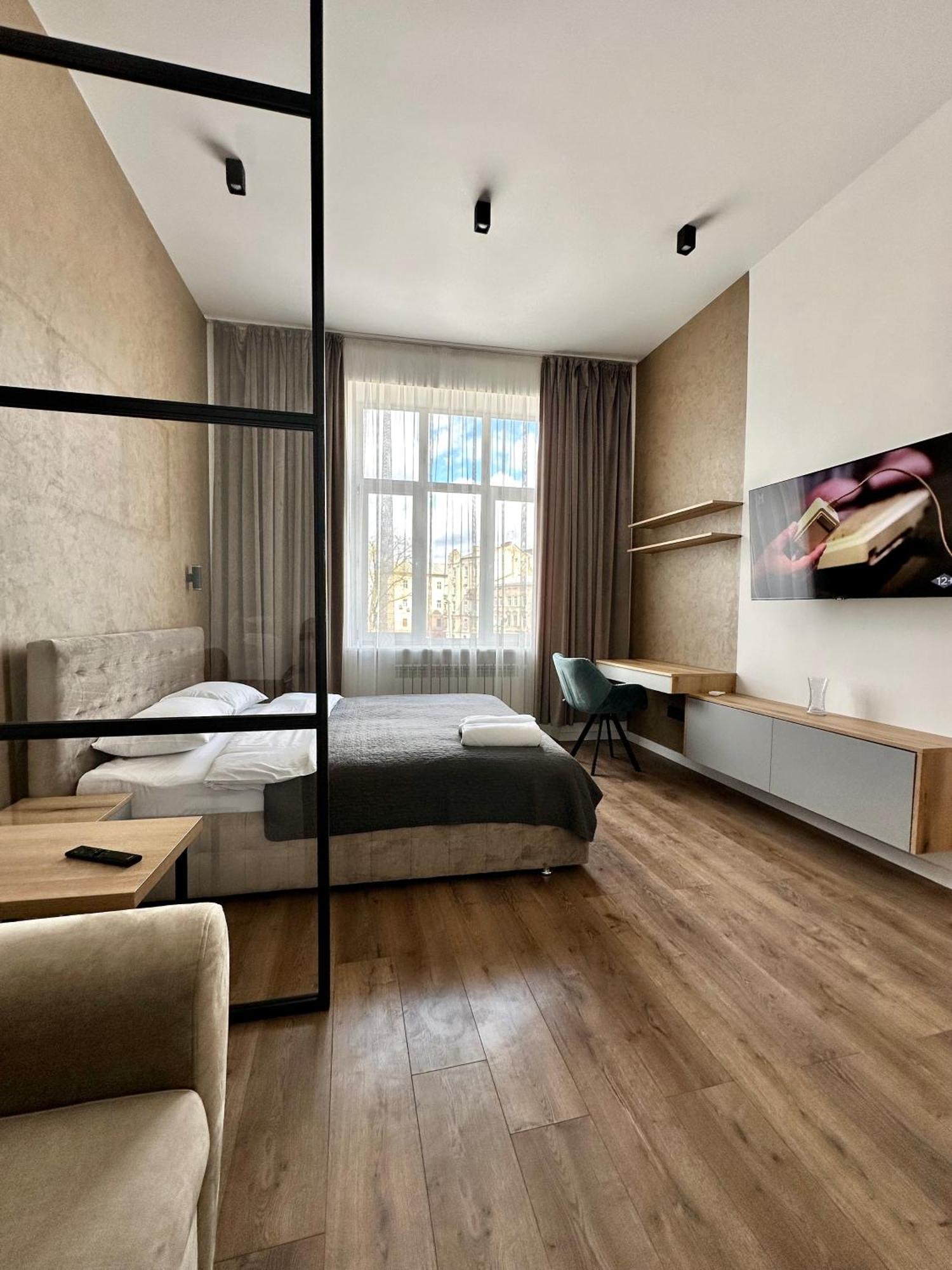 Romantic Apartments - In The Center Of Lviv , King-Size Bed Exterior foto
